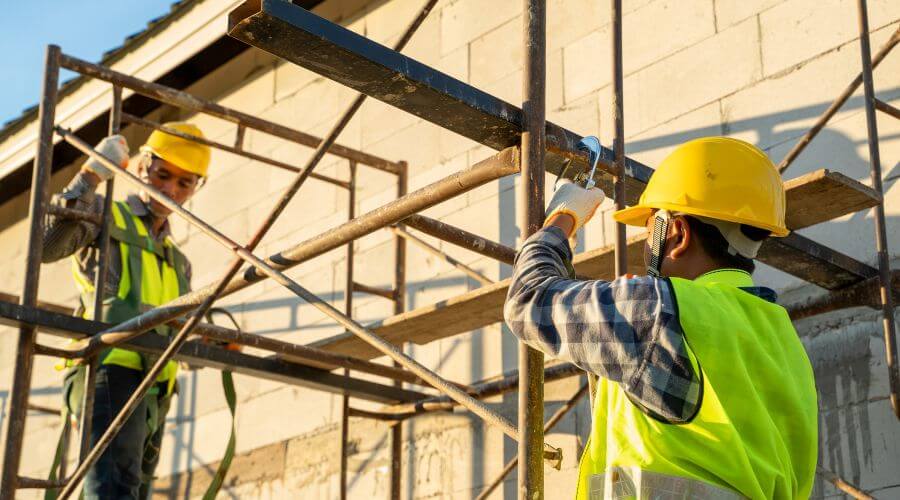 Professional residential roofers in Moorland, IA